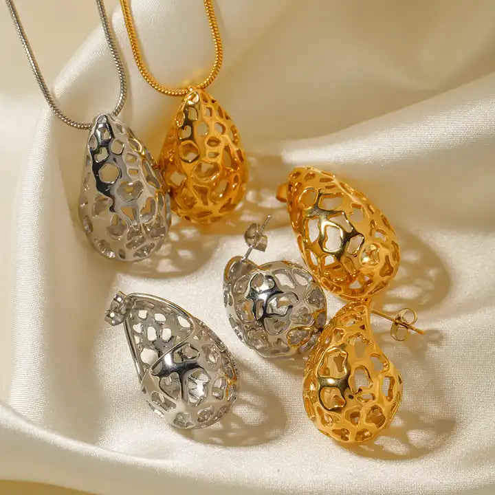 Jamie Cut-Out Tear Drop Necklace
