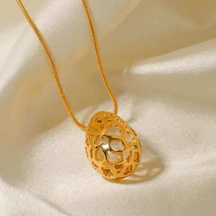 Jamie Cut-Out Tear Drop Necklace