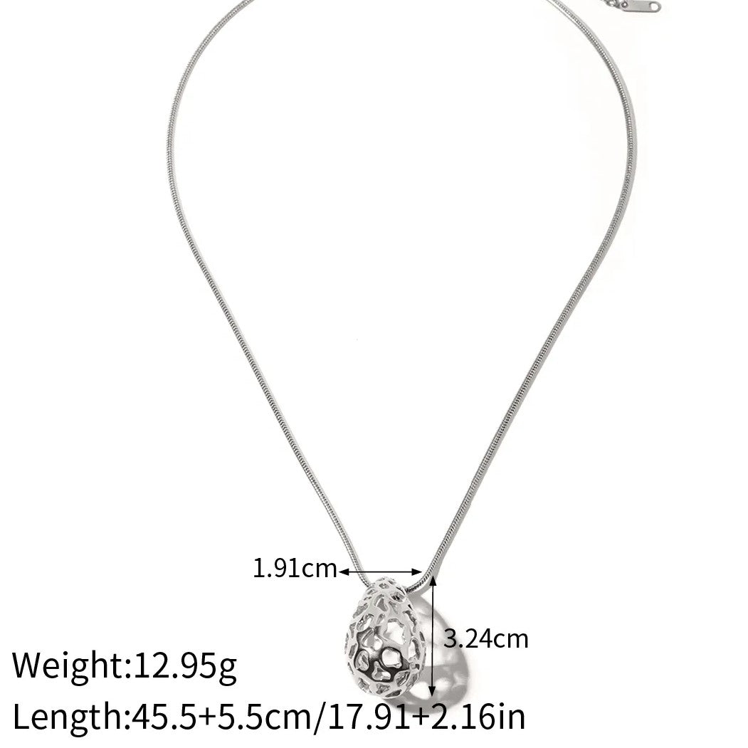 Jamie Cut-Out Tear Drop Necklace