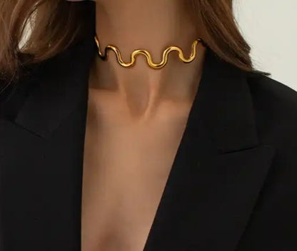 Inaya Choker